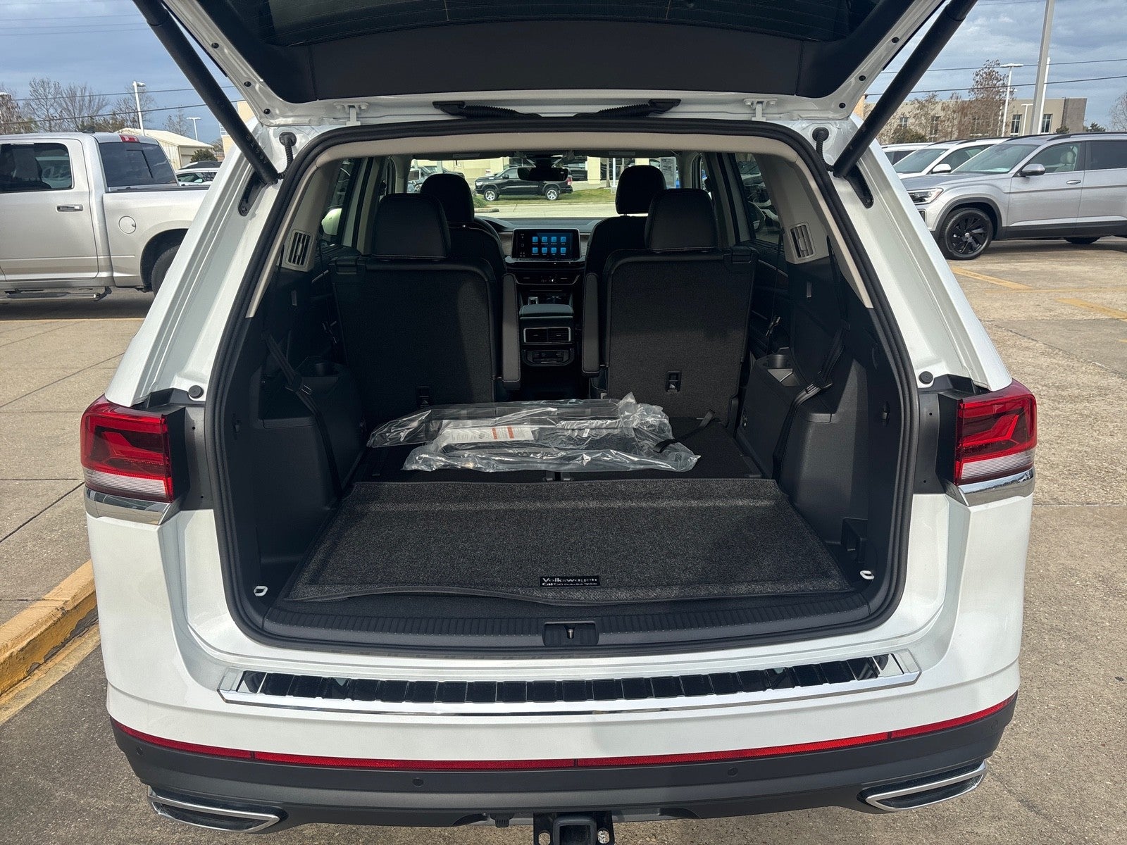 2026 Volkswagen Atlas 2.0T SE w/Technology