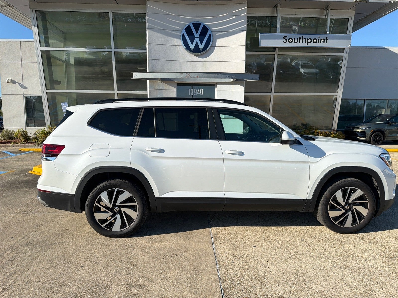 2026 Volkswagen Atlas 2.0T SE W/Technology