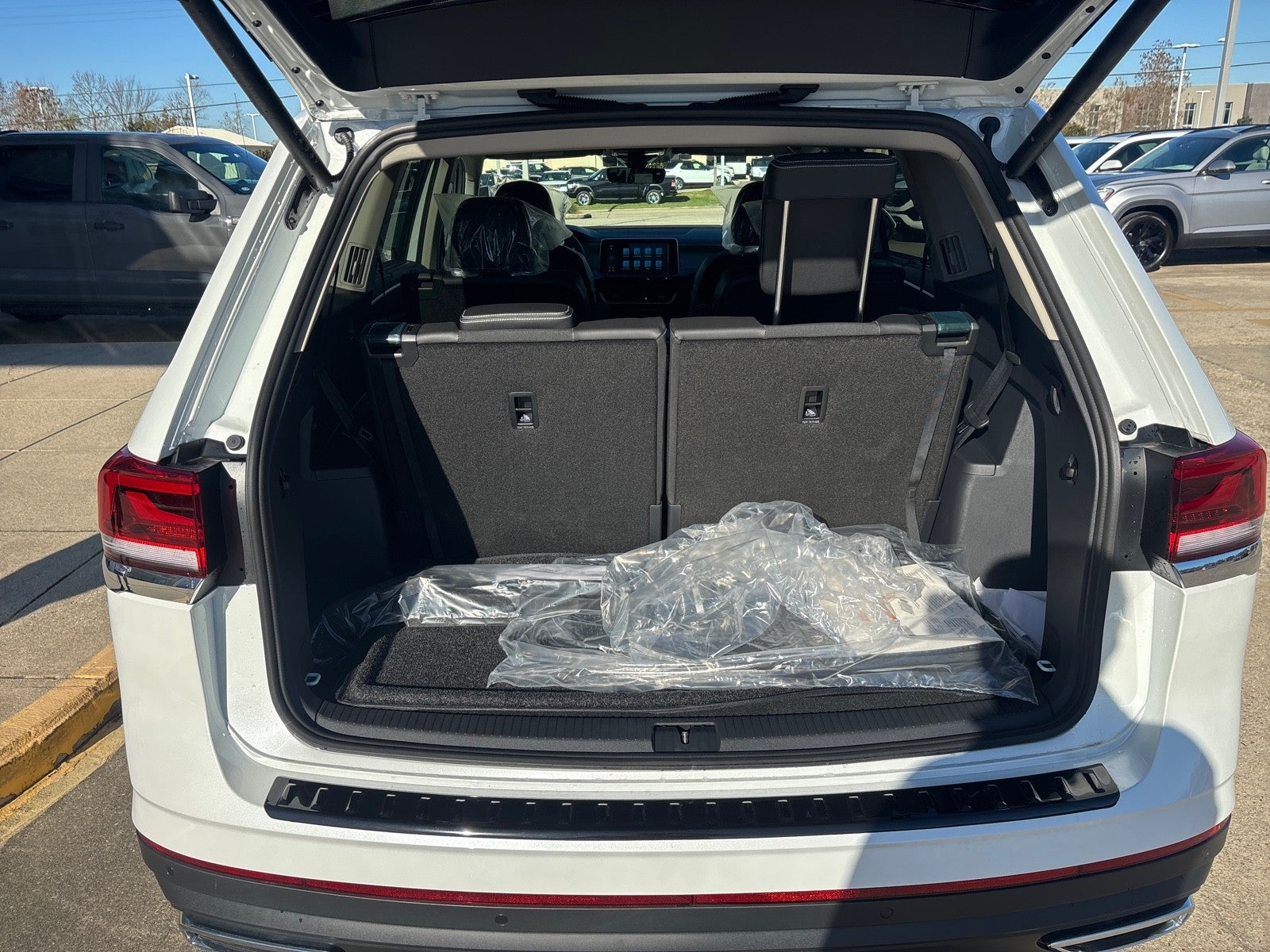 2026 Volkswagen Atlas 2.0T SE w/Technology