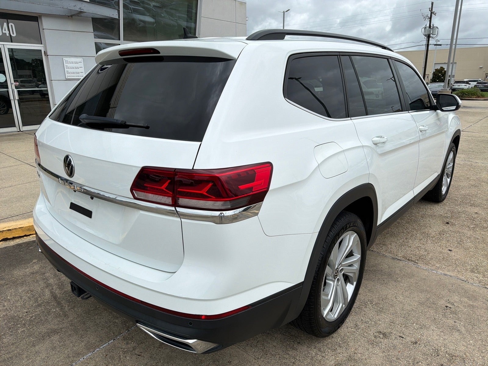 2022 Volkswagen Atlas 3.6L V6 SE w/Technology