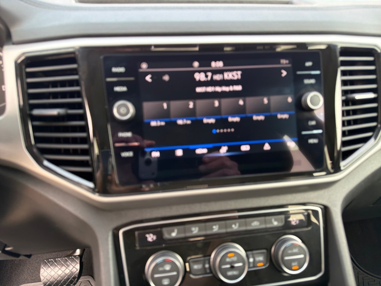 2023 Volkswagen Atlas 3.6L V6 SE w/Technology