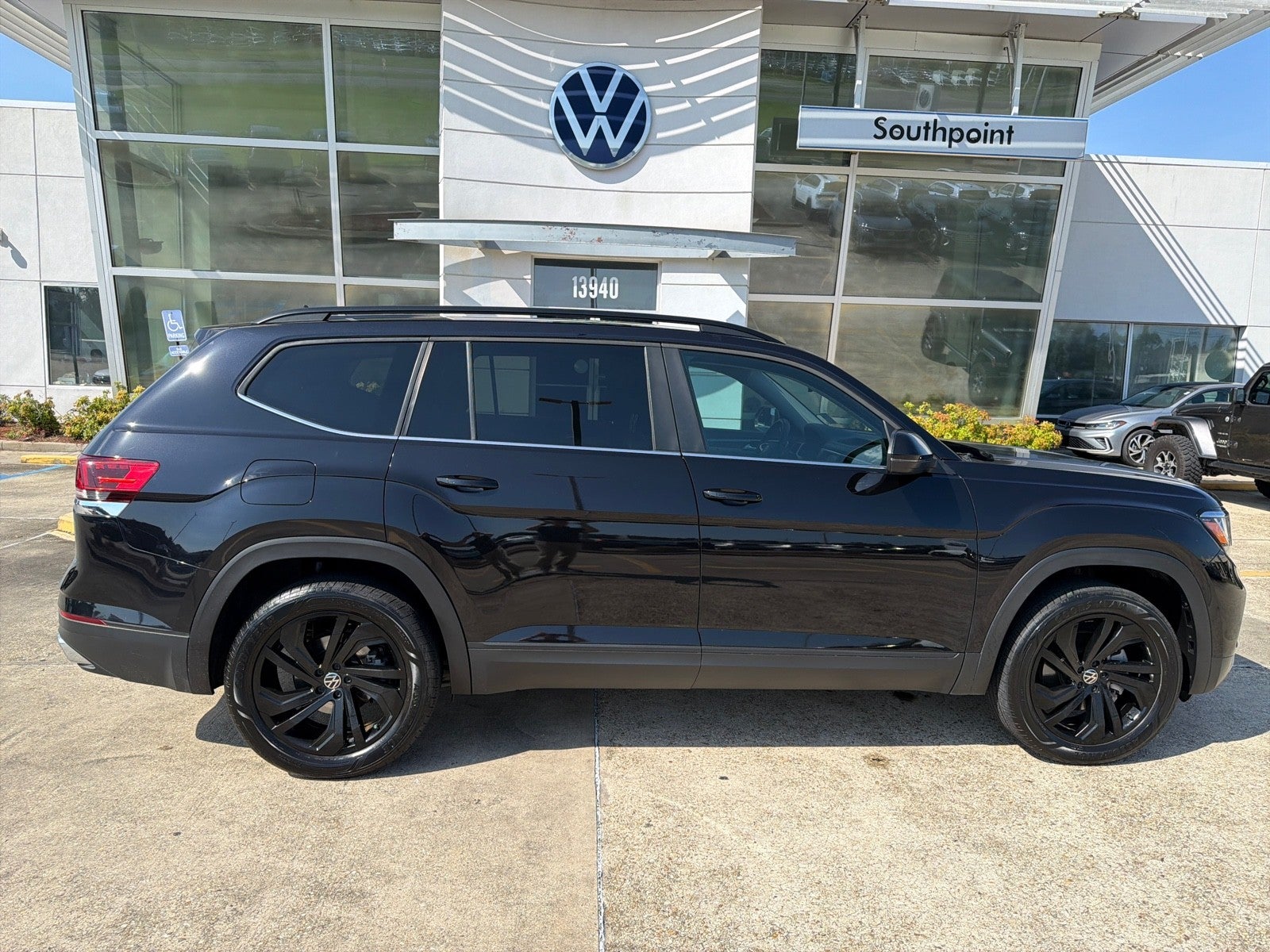 2022 Volkswagen Atlas 3.6L V6 SE w/Technology