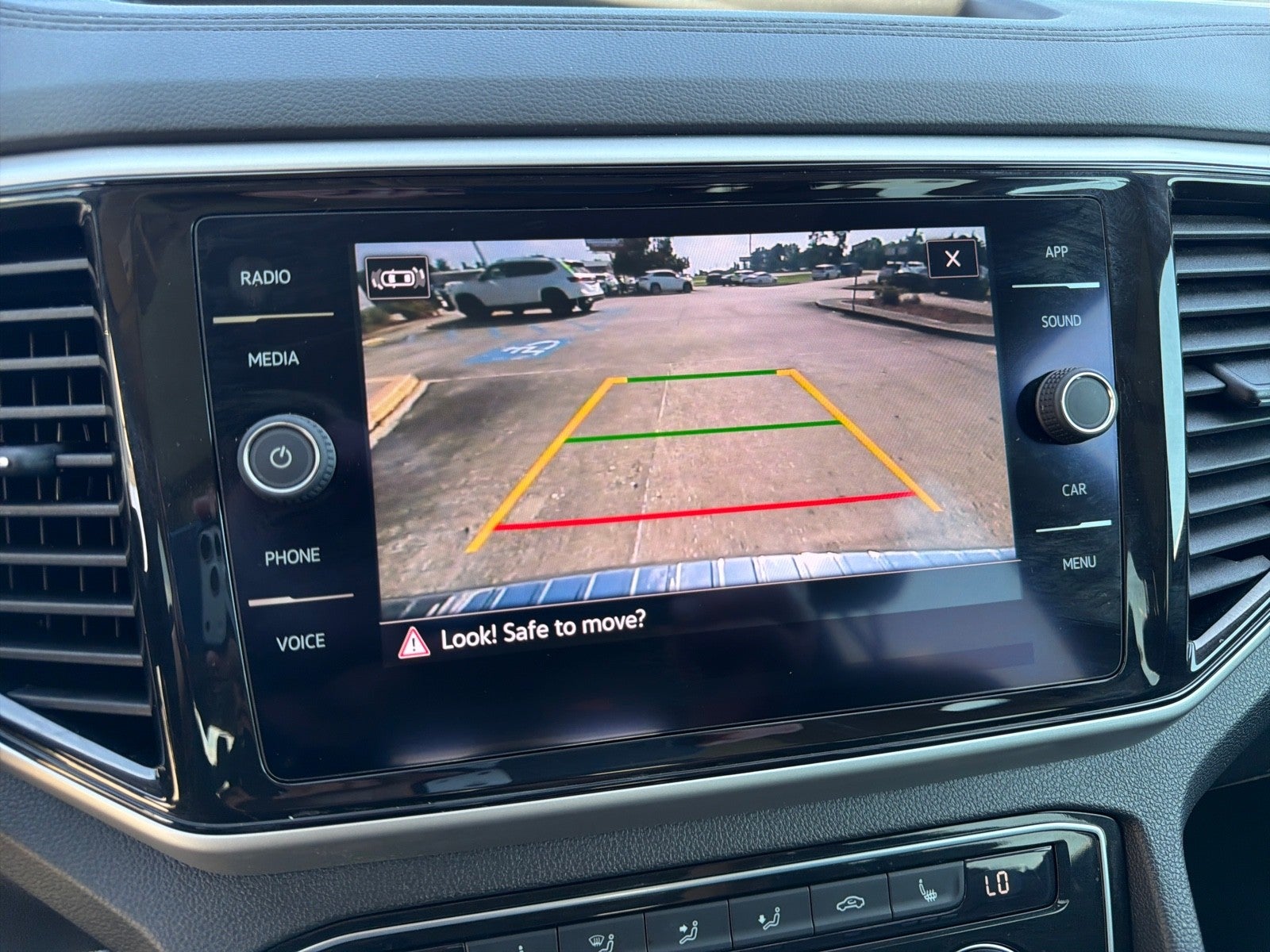 2022 Volkswagen Atlas 3.6L V6 SE w/Technology