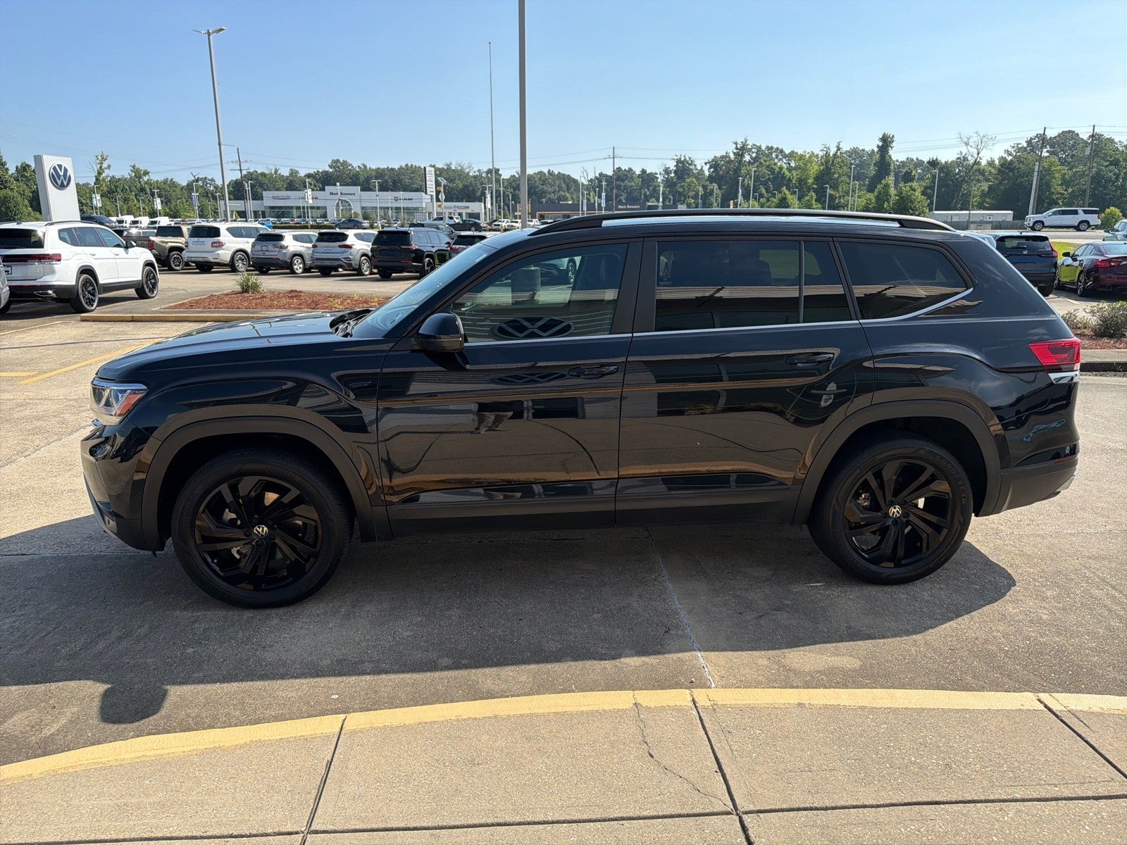 2022 Volkswagen Atlas 3.6L V6 SE w/Technology