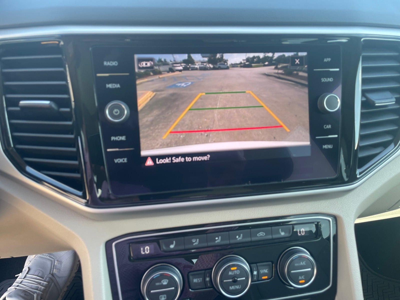 2022 Volkswagen Atlas 3.6L V6 SE w/Technology