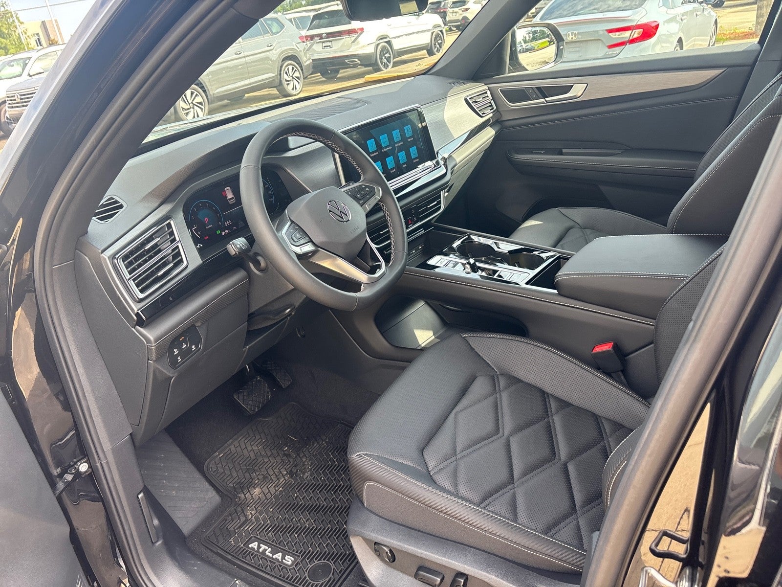 2026 Volkswagen Atlas Cross Sport 2.0T SE w/Technology