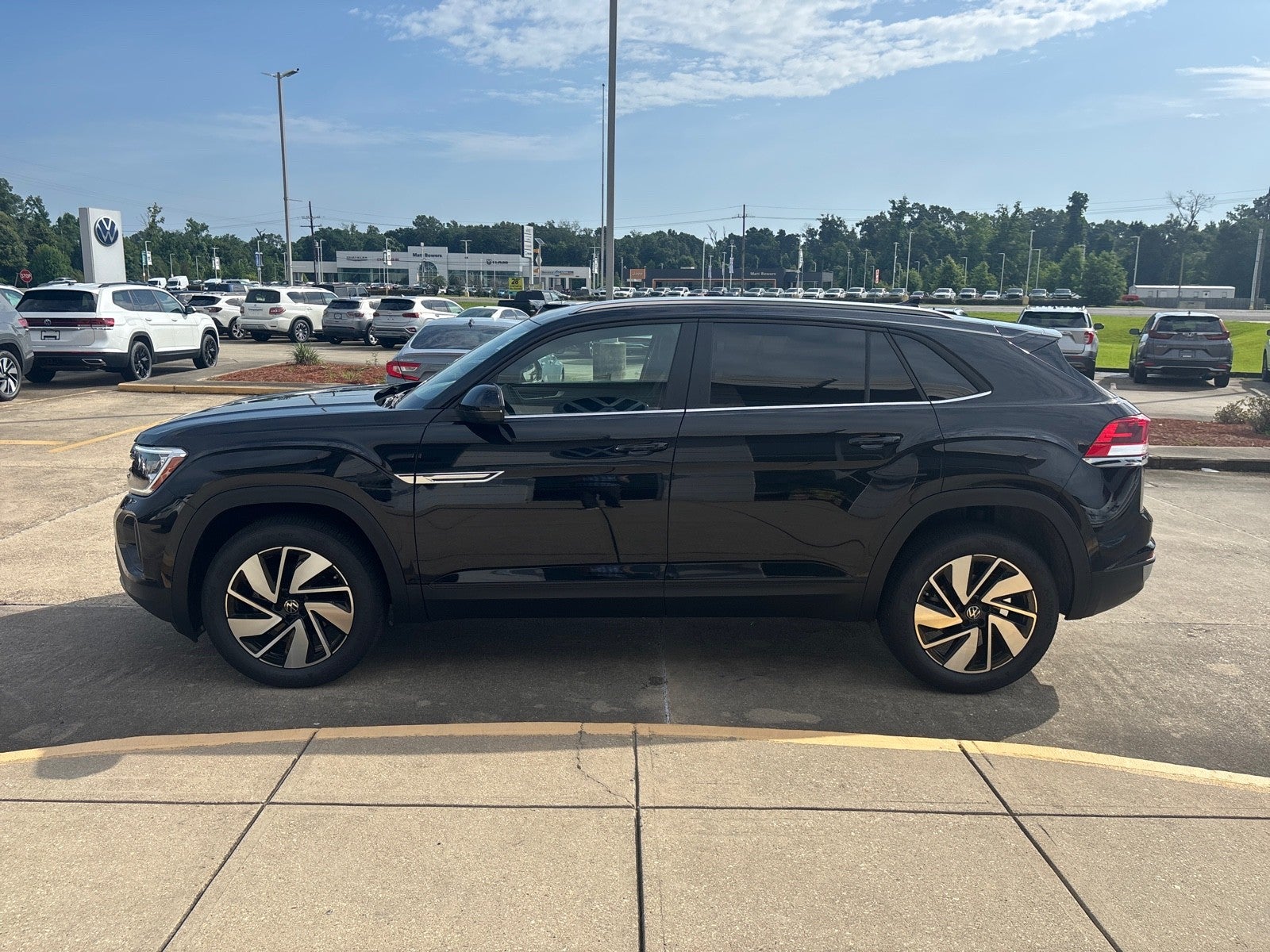 2026 Volkswagen Atlas Cross Sport 2.0T SE w/Technology