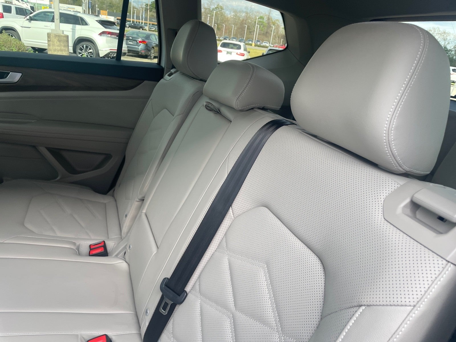 2025 Volkswagen Atlas 2.0T SE