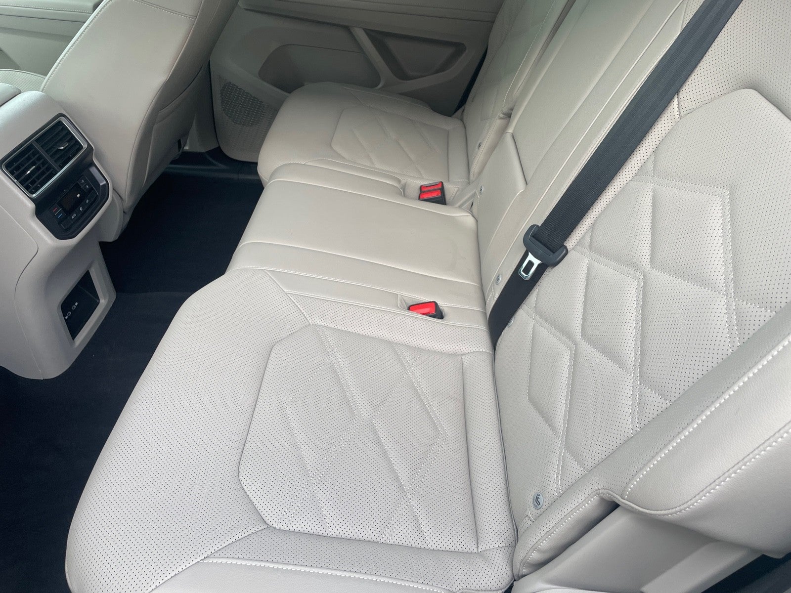 2025 Volkswagen Atlas 2.0T SE