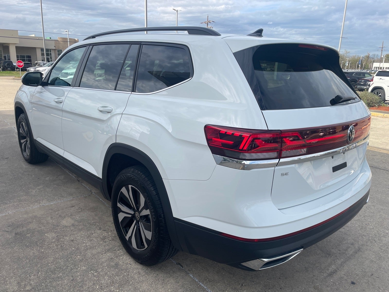 2025 Volkswagen Atlas 2.0T SE
