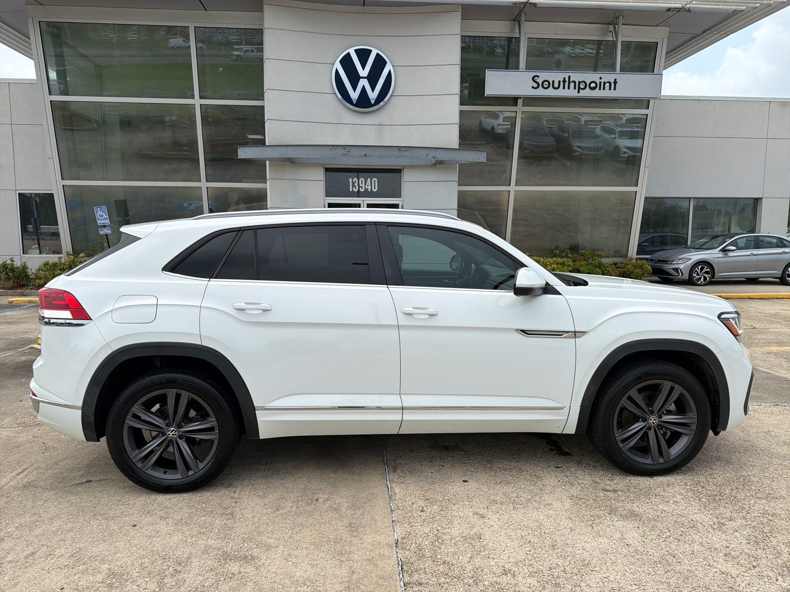 2021 Volkswagen Atlas Cross Sport 3.6L V6 SE W/Technology R-Line