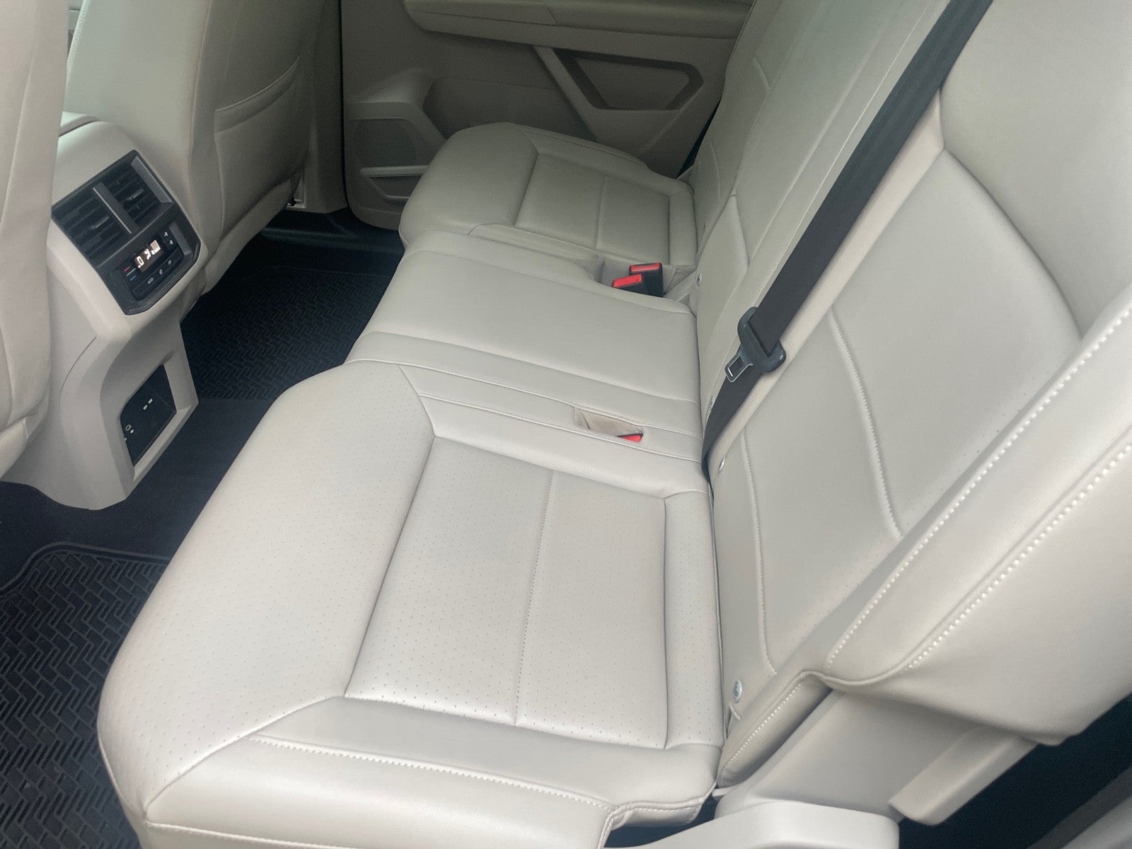 2021 Volkswagen Atlas 3.6L V6 SE w/Technology R-Line