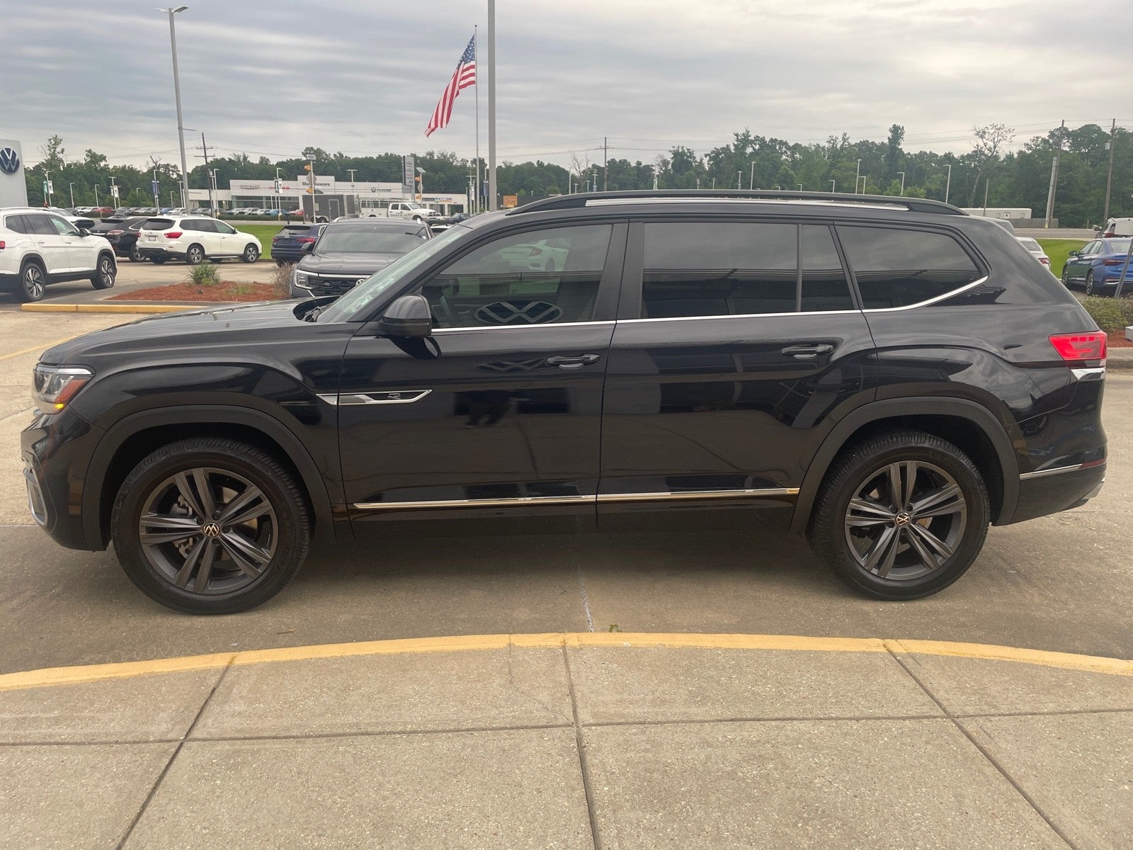 2021 Volkswagen Atlas 3.6L V6 SE w/Technology R-Line