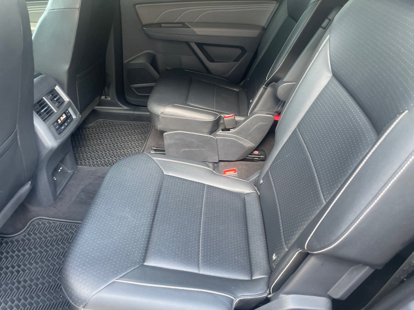 2022 Volkswagen Atlas 3.6L V6 SEL R-Line Black