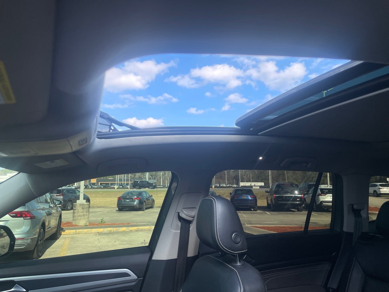 2022 Volkswagen Atlas 3.6L V6 SEL R-Line Black