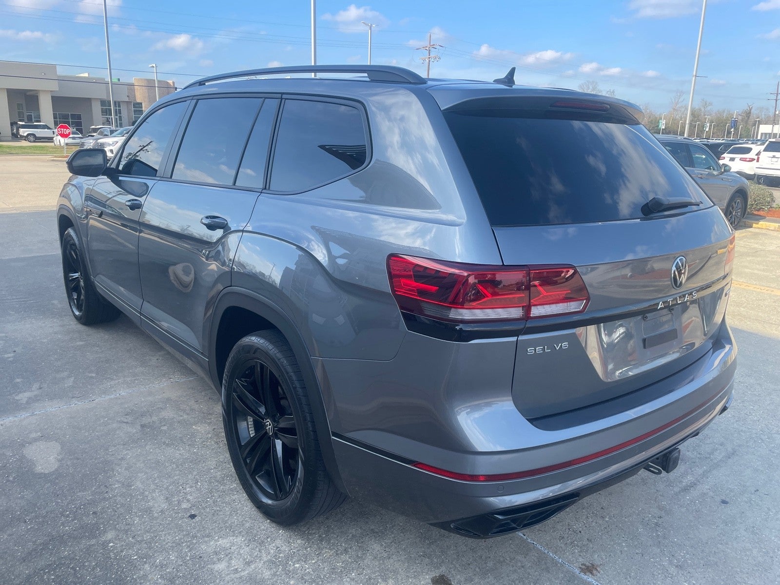 2022 Volkswagen Atlas 3.6L V6 SEL R-Line Black