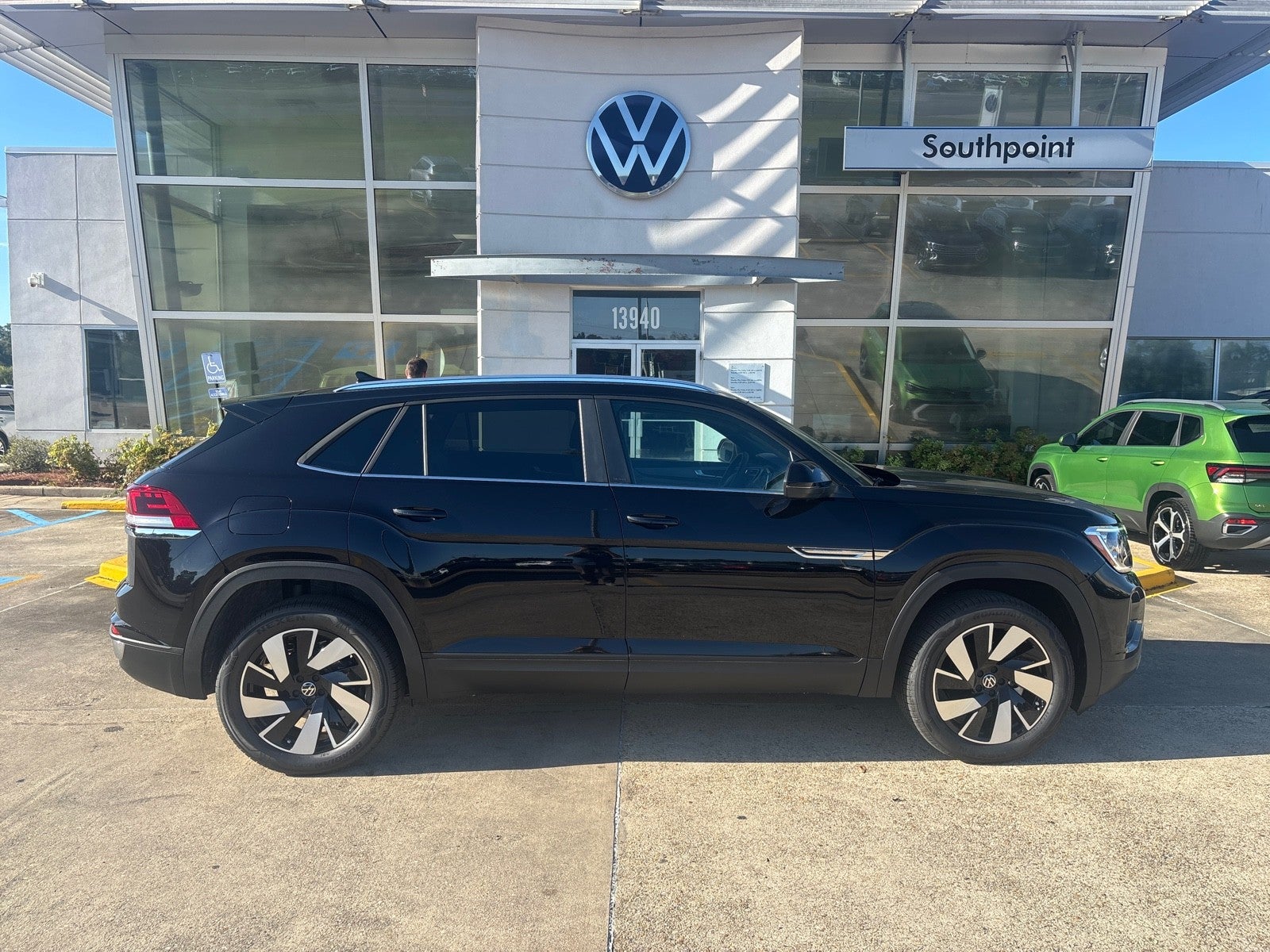 2026 Volkswagen Atlas Cross Sport 2.0T SE w/Technology