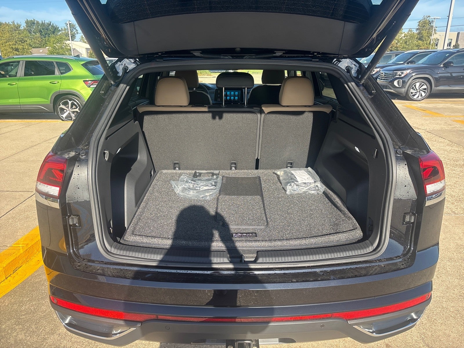 2026 Volkswagen Atlas Cross Sport 2.0T SE w/Technology