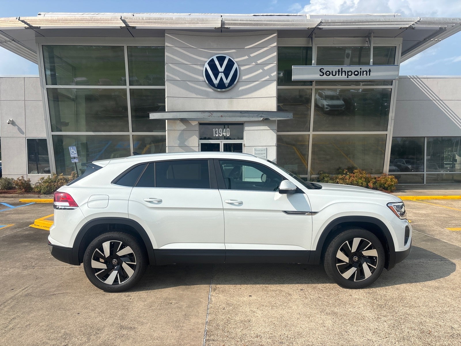 2026 Volkswagen Atlas Cross Sport 2.0T SE w/Technology