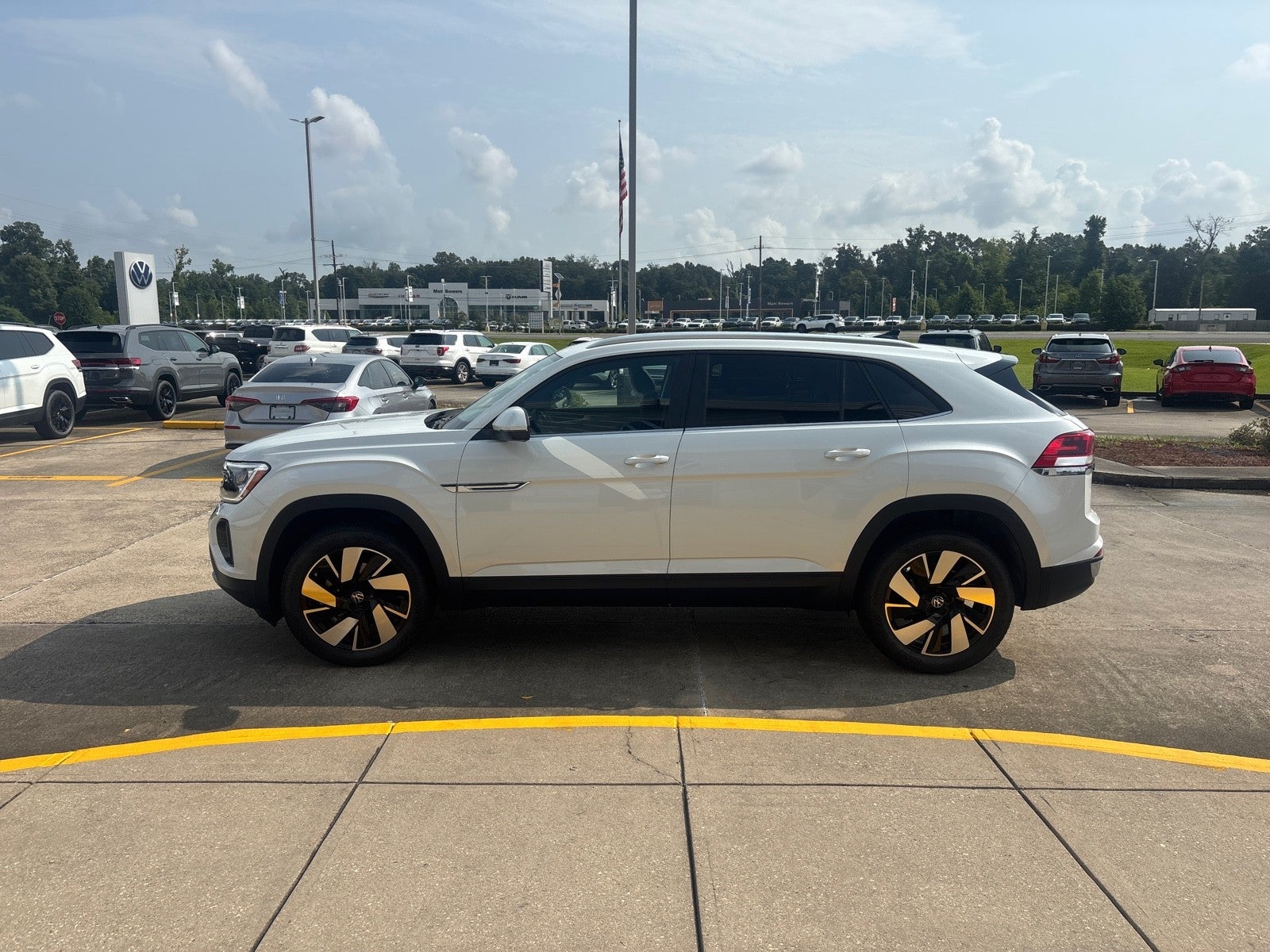 2026 Volkswagen Atlas Cross Sport 2.0T SE w/Technology
