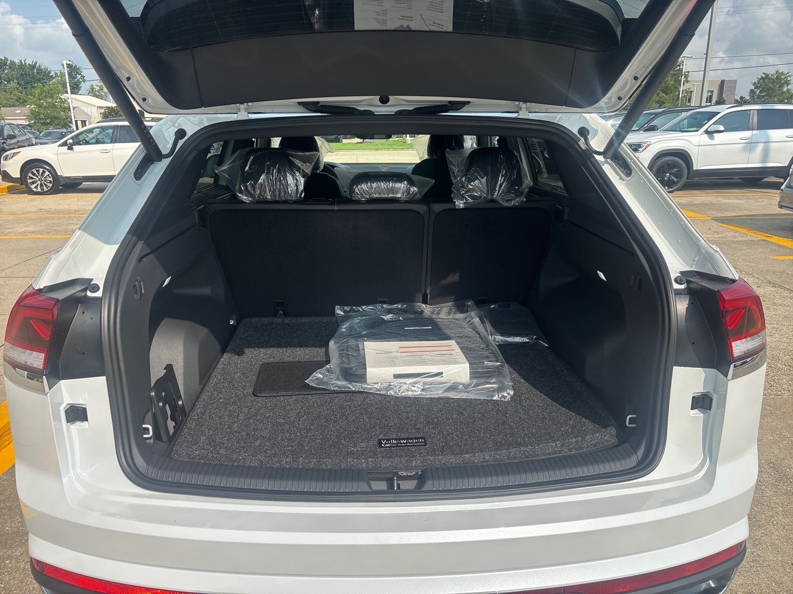2026 Volkswagen Atlas Cross Sport 2.0T SE w/Technology