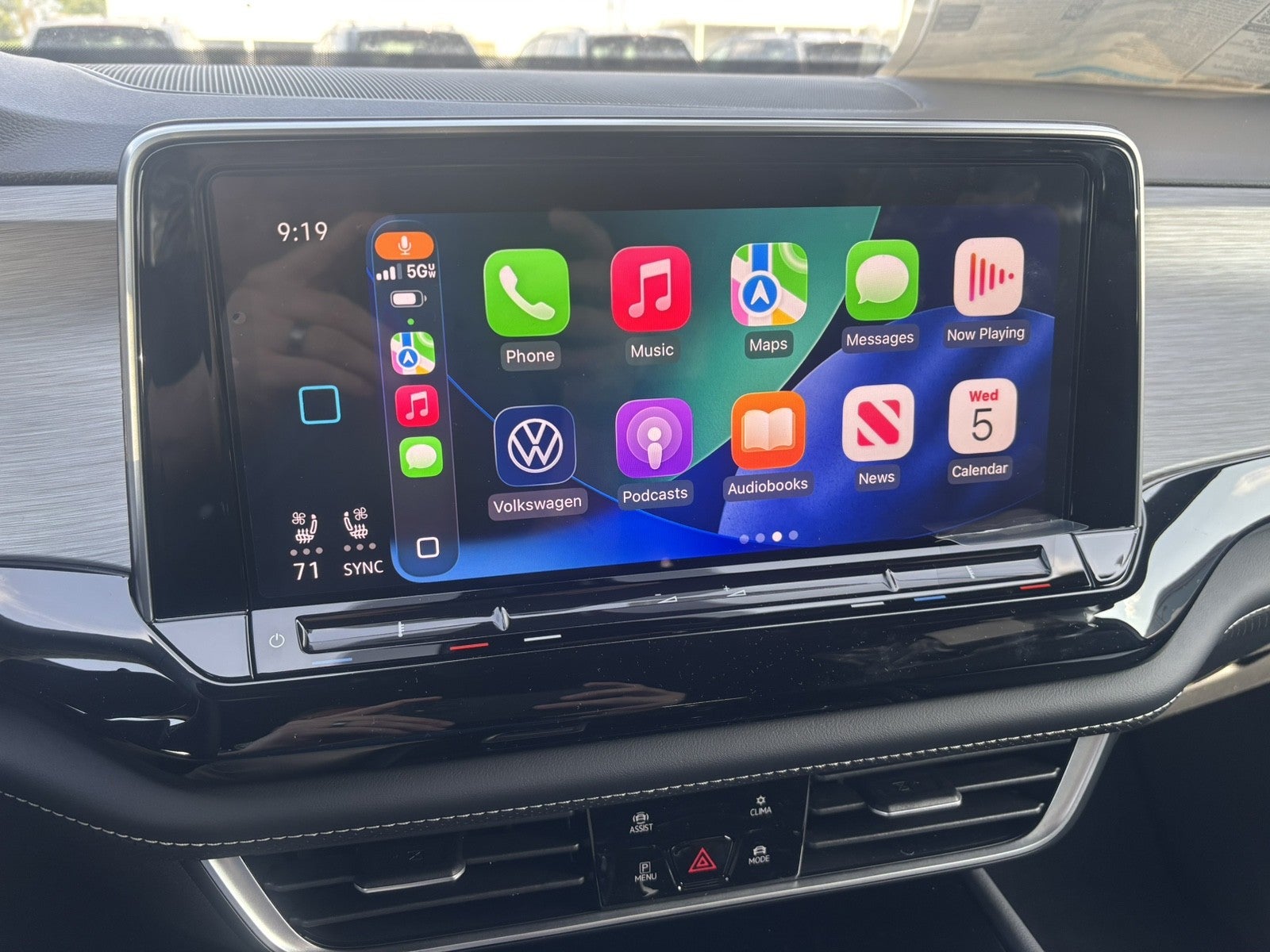 2026 Volkswagen Atlas Cross Sport 2.0T SE w/Technology