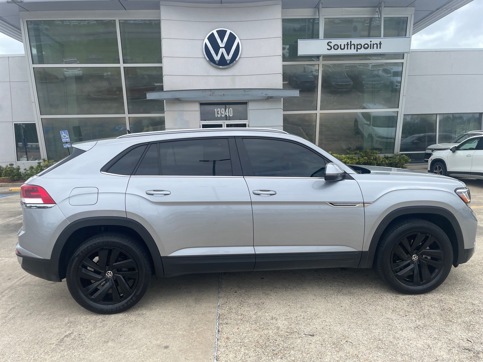 2022 Volkswagen Atlas Cross Sport 2.0T SE w/Technology