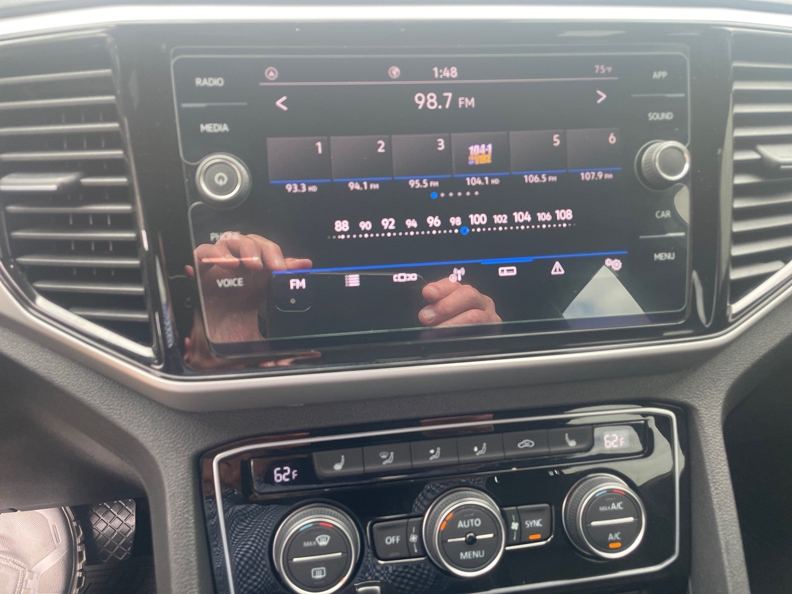 2022 Volkswagen Atlas Cross Sport 2.0T SE w/Technology