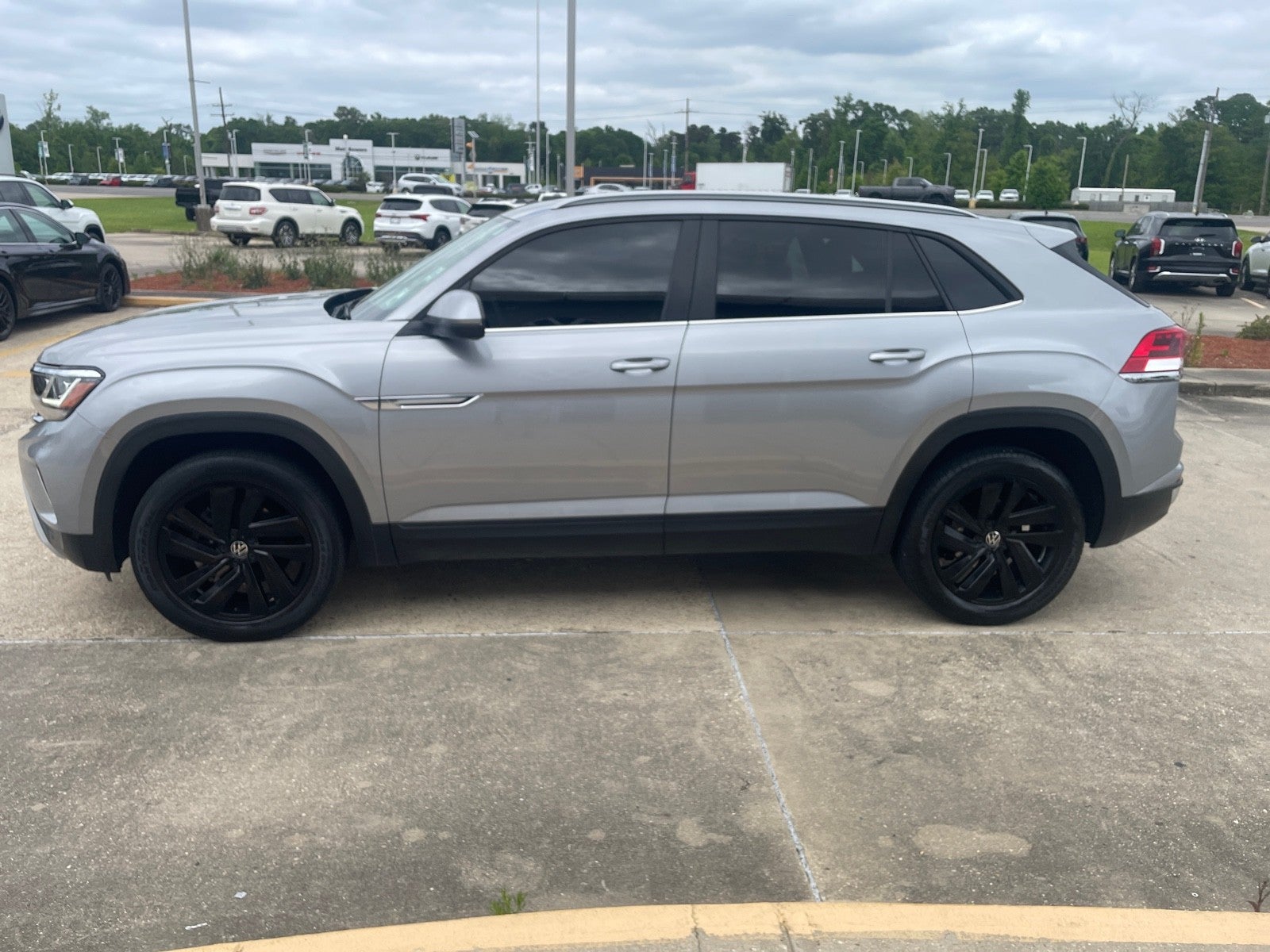 2022 Volkswagen Atlas Cross Sport 2.0T SE w/Technology
