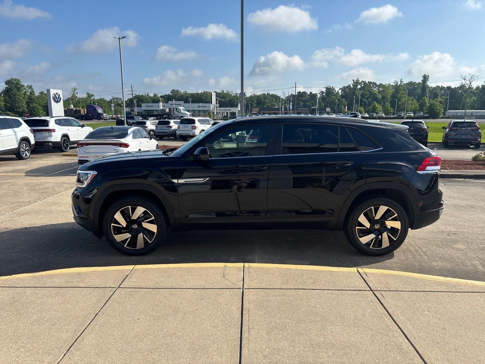 2026 Volkswagen Atlas Cross Sport 2.0T SE w/Technology