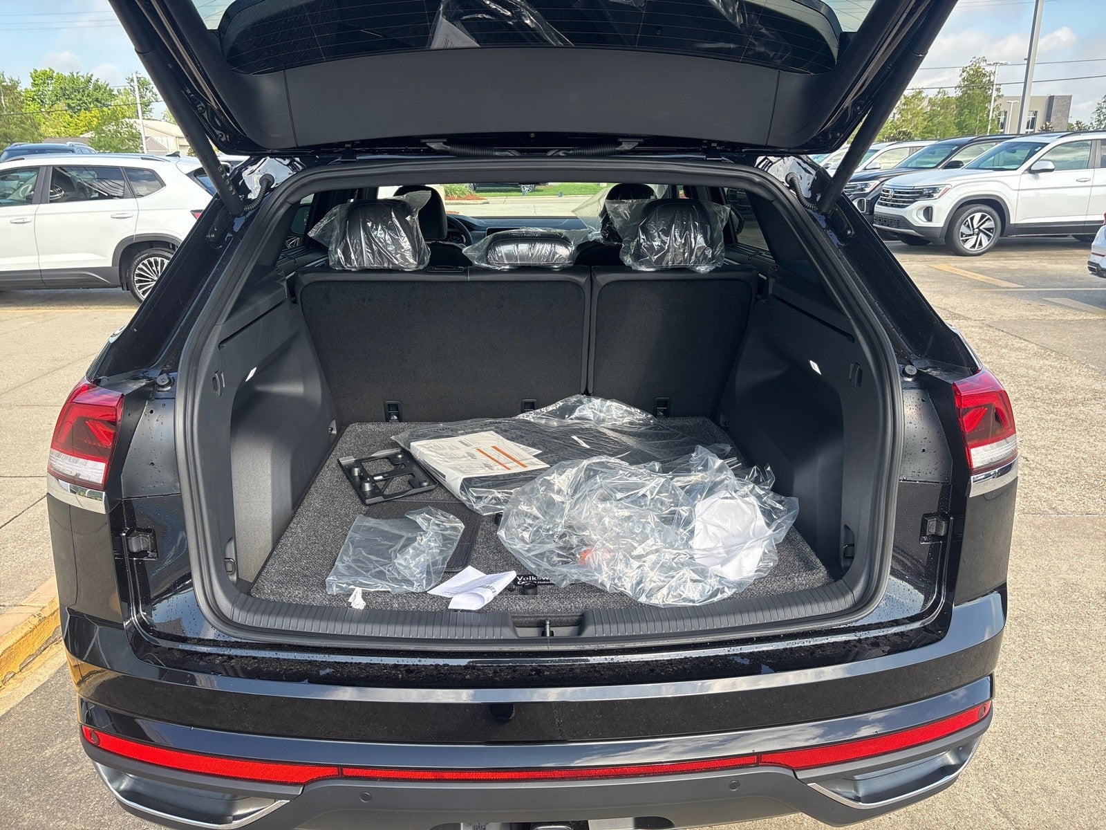 2026 Volkswagen Atlas Cross Sport 2.0T SE w/Technology