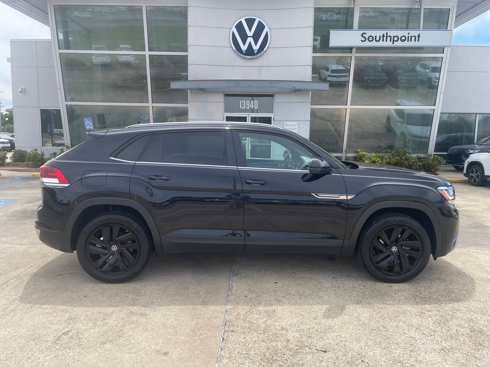 2022 Volkswagen Atlas Cross Sport 2.0T SE w/Technology
