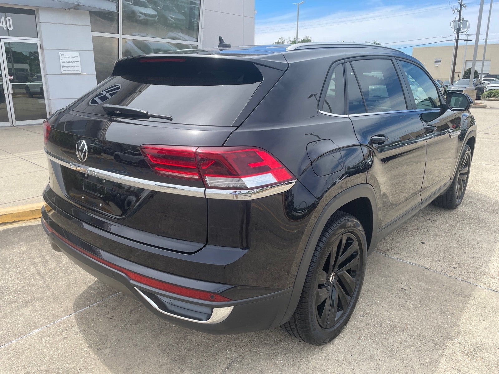 2022 Volkswagen Atlas Cross Sport 2.0T SE w/Technology