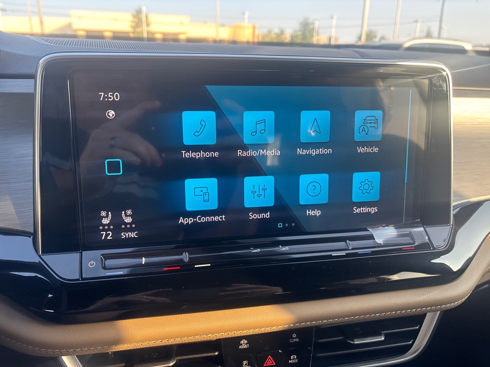 2026 Volkswagen Atlas Cross Sport 2.0T SE w/Technology
