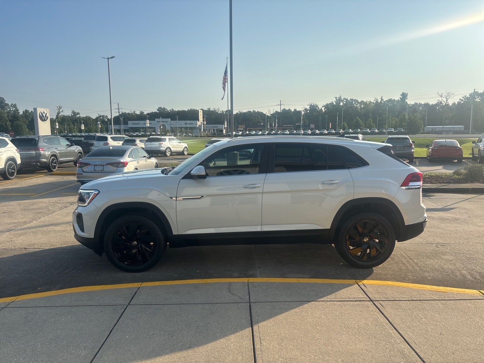 2026 Volkswagen Atlas Cross Sport 2.0T SE w/Technology