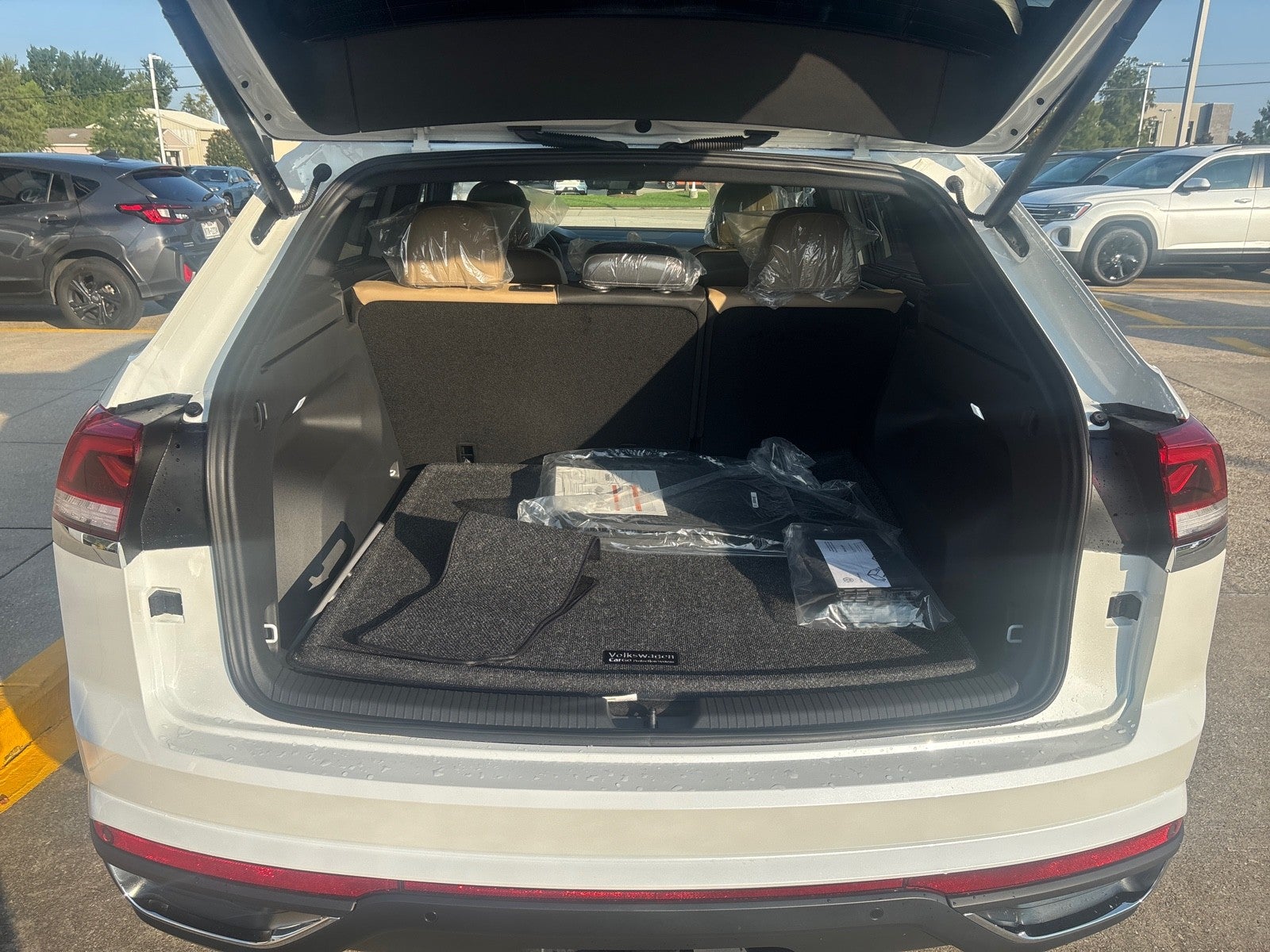 2026 Volkswagen Atlas Cross Sport 2.0T SE w/Technology