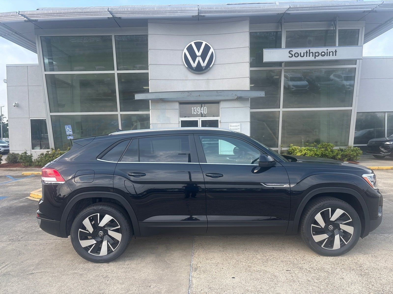 2026 Volkswagen Atlas Cross Sport 2.0T SE w/Technology