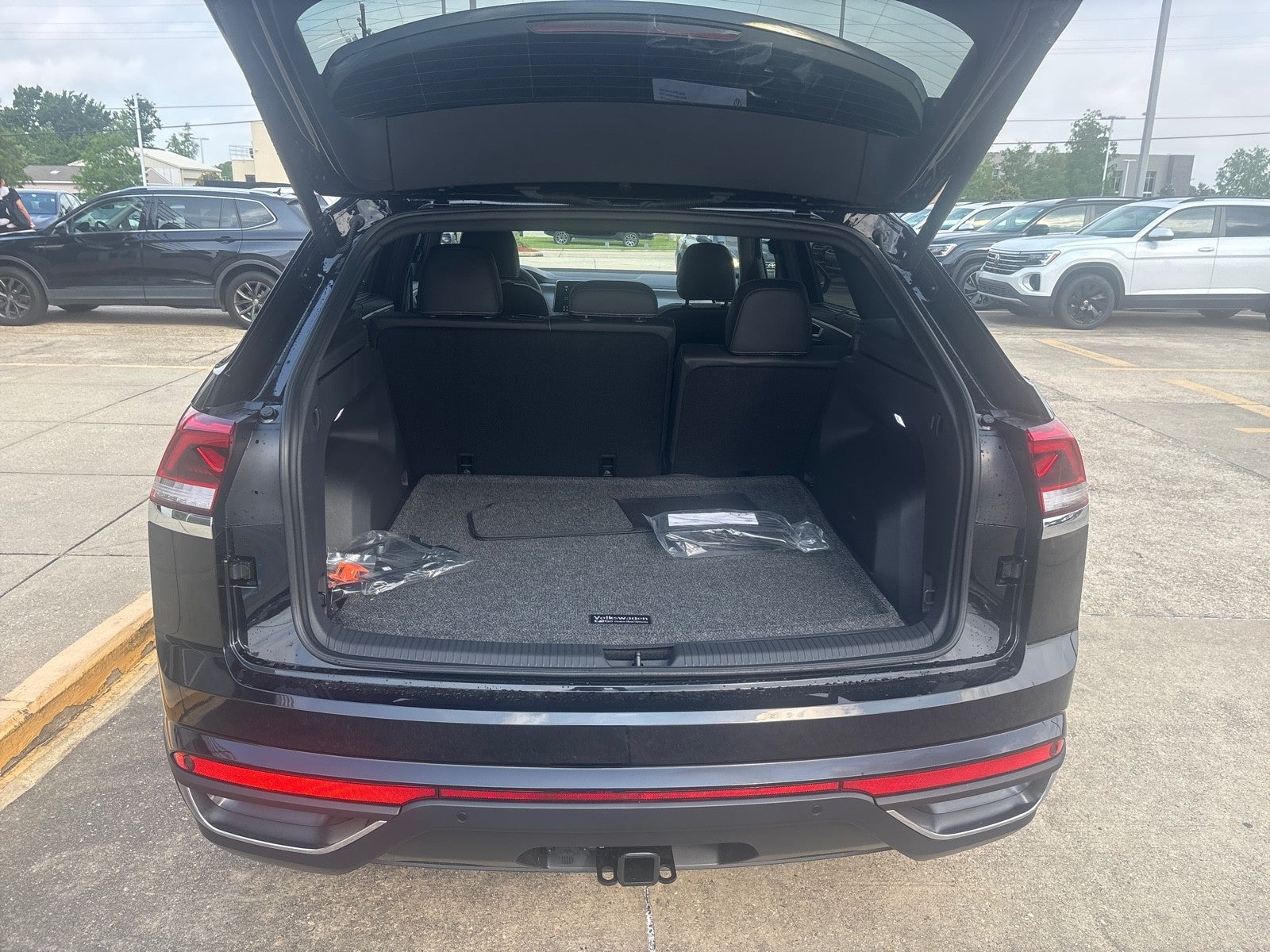 2026 Volkswagen Atlas Cross Sport 2.0T SE w/Technology