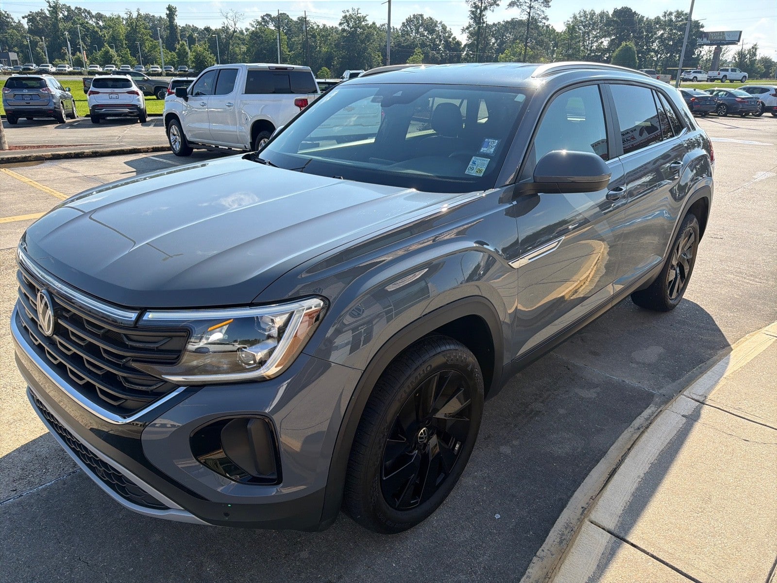 2024 Volkswagen Atlas Cross Sport 2.0T SE w/Technology