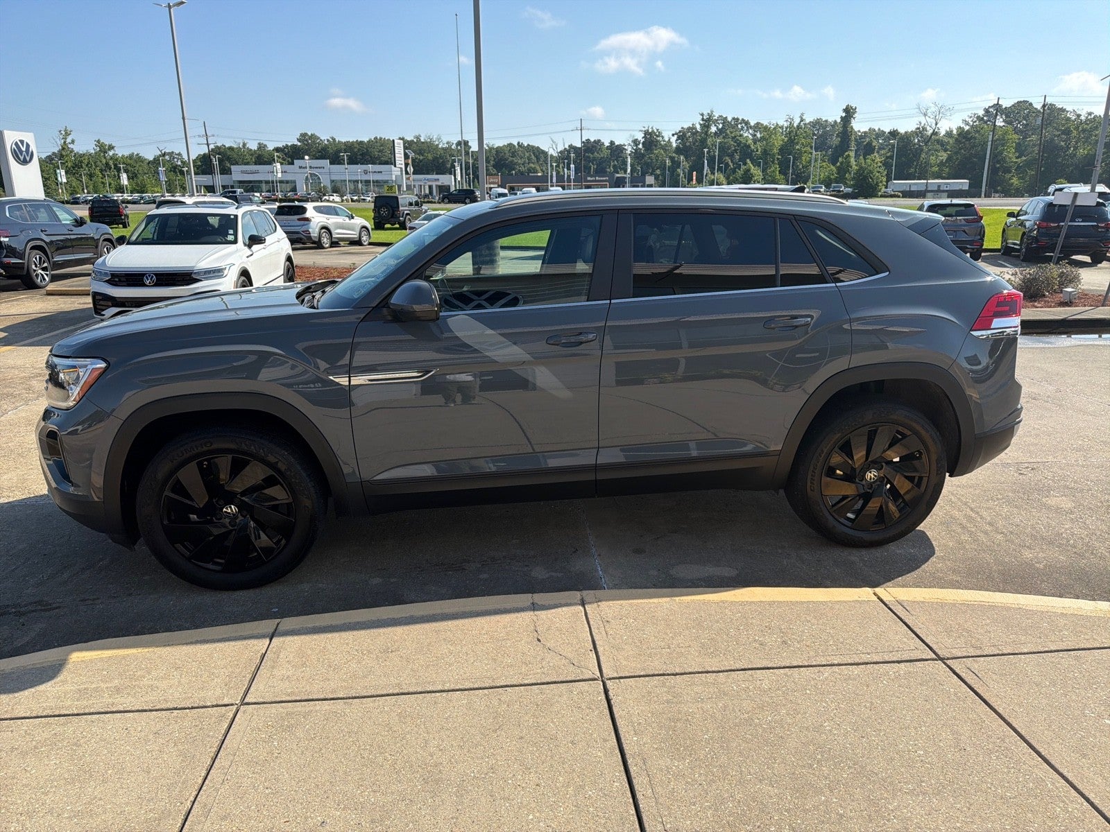 2024 Volkswagen Atlas Cross Sport 2.0T SE w/Technology
