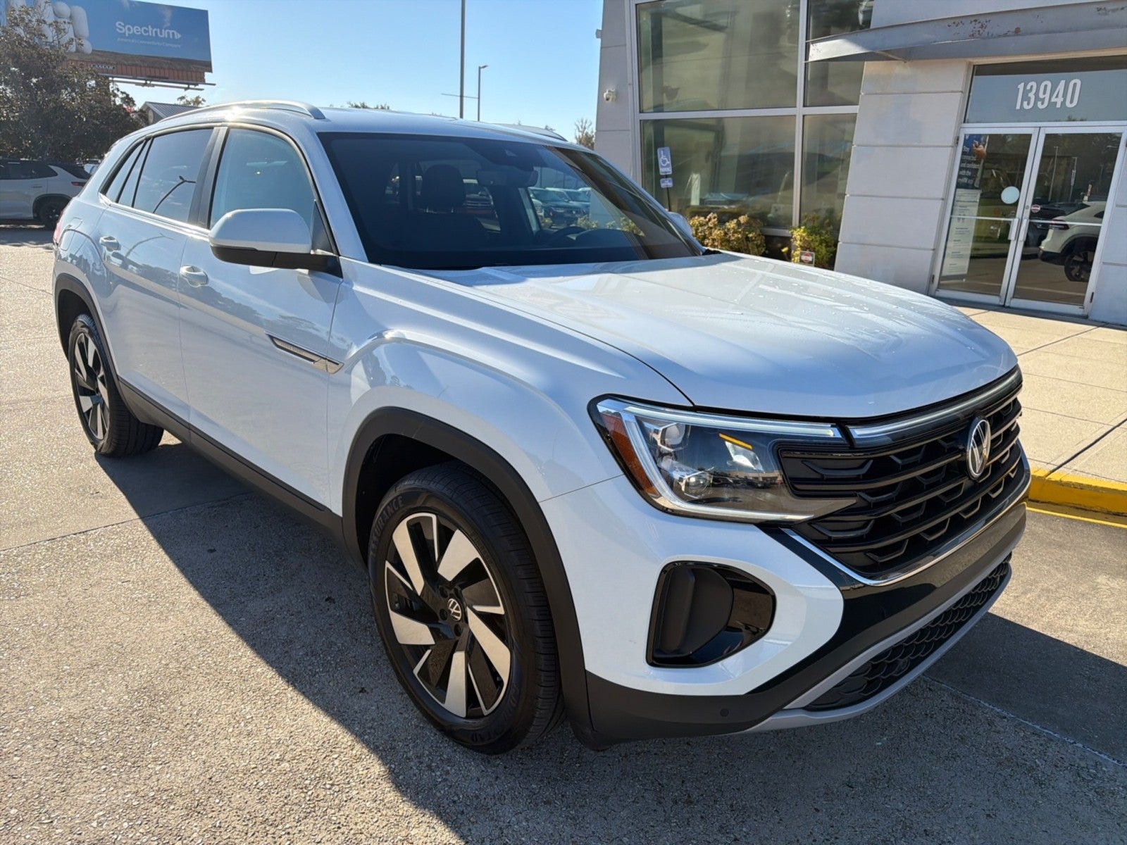 2024 Volkswagen Atlas Cross Sport 2.0T SE w/Technology