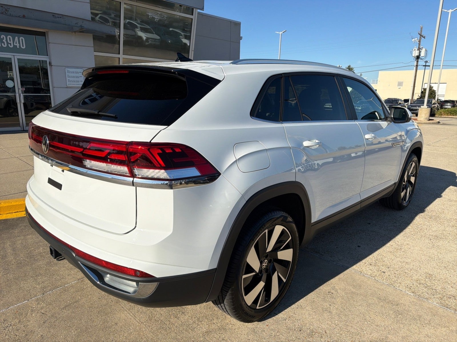 2024 Volkswagen Atlas Cross Sport 2.0T SE w/Technology