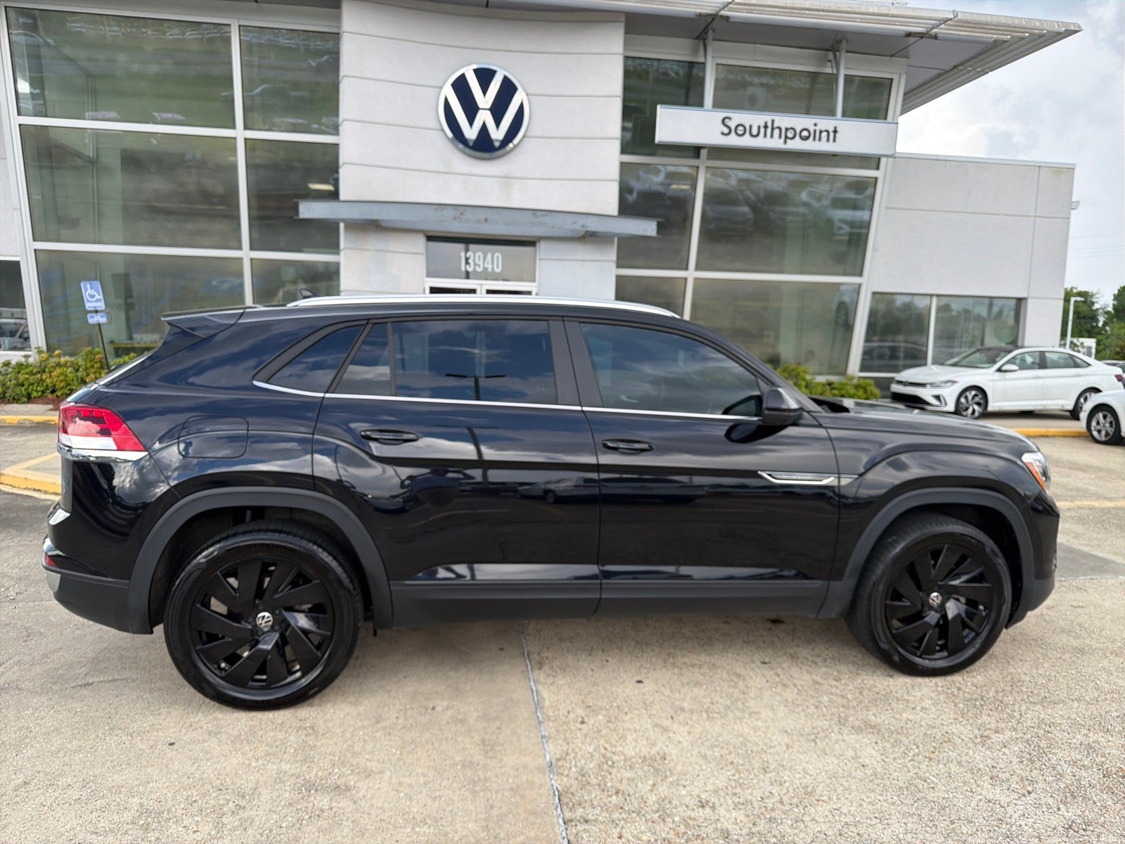 2024 Volkswagen Atlas Cross Sport 2.0T SE w/Tech's photo
