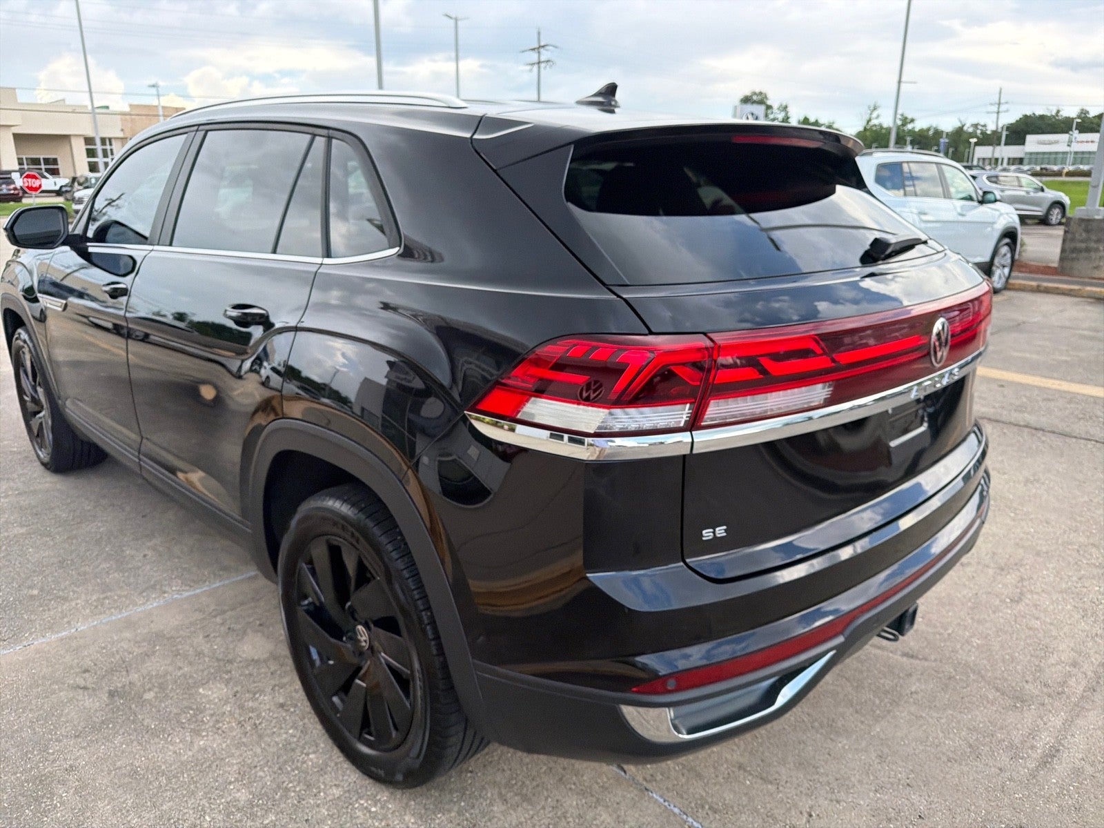 2024 Volkswagen Atlas Cross Sport 2.0T SE w/Technology