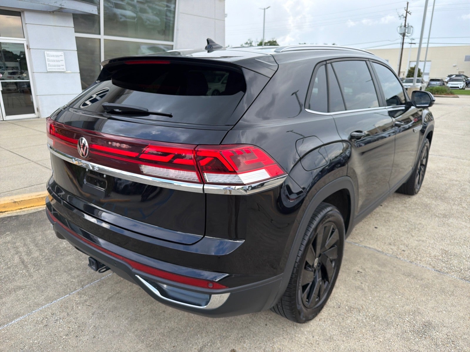 2024 Volkswagen Atlas Cross Sport 2.0T SE w/Technology