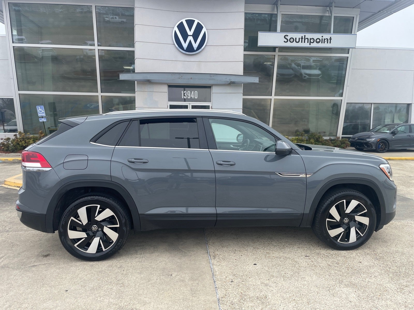 2024 Volkswagen Atlas Cross Sport 2.0T SE w/Technology