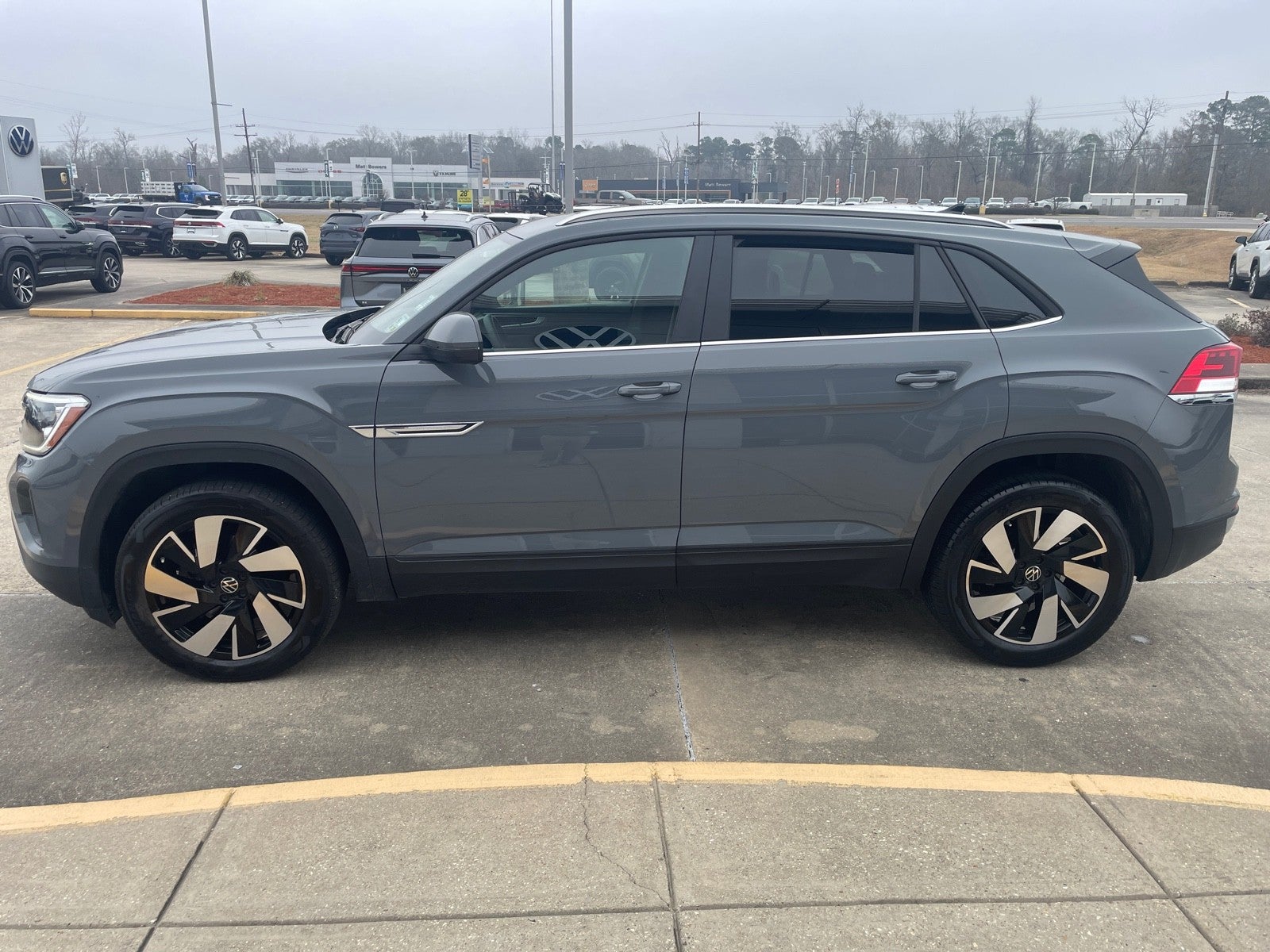 2024 Volkswagen Atlas Cross Sport 2.0T SE w/Technology