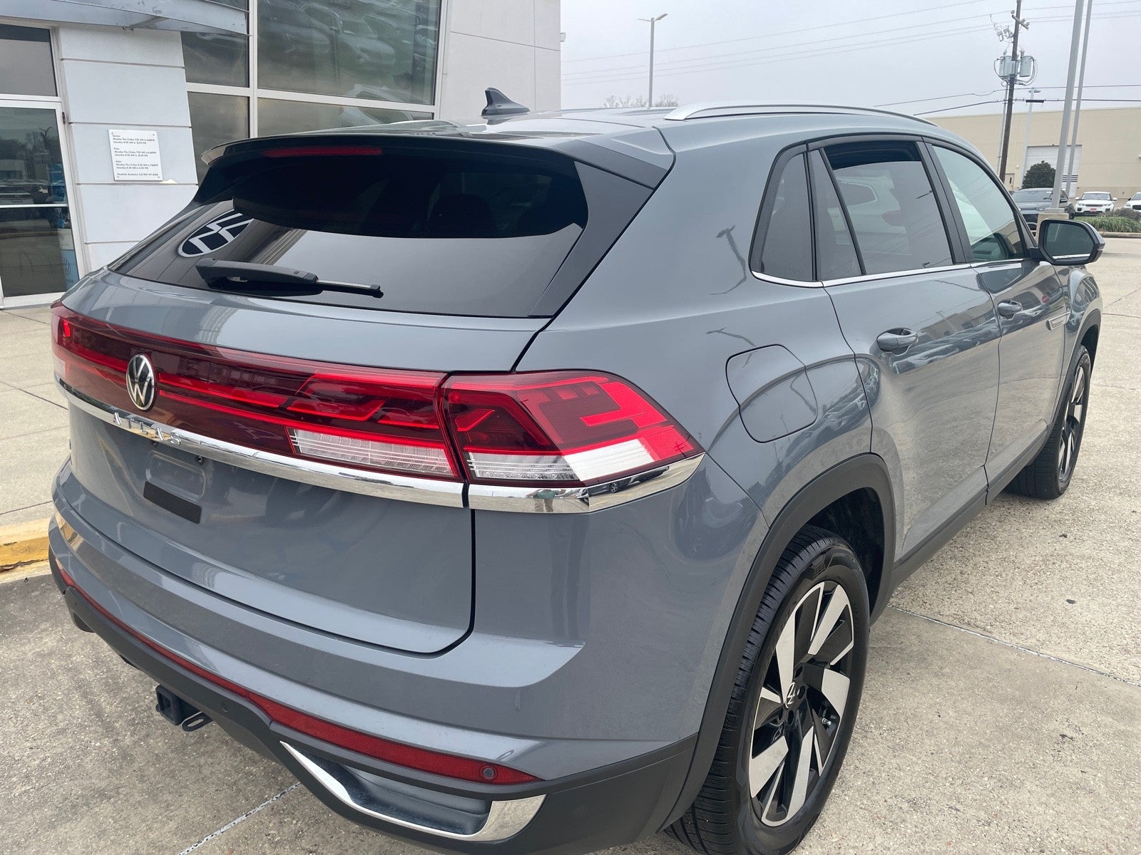 2024 Volkswagen Atlas Cross Sport 2.0T SE w/Technology