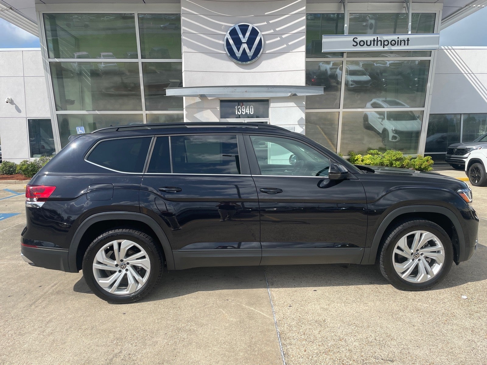 2022 Volkswagen Atlas 3.6L V6 SE w/Technology