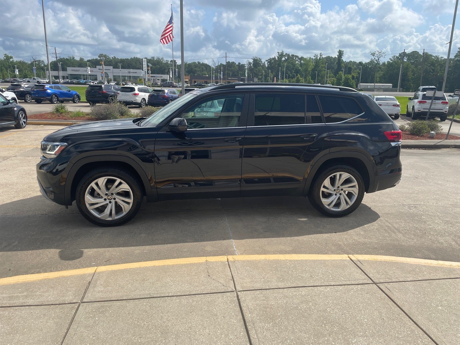 2022 Volkswagen Atlas 3.6L V6 SE w/Technology